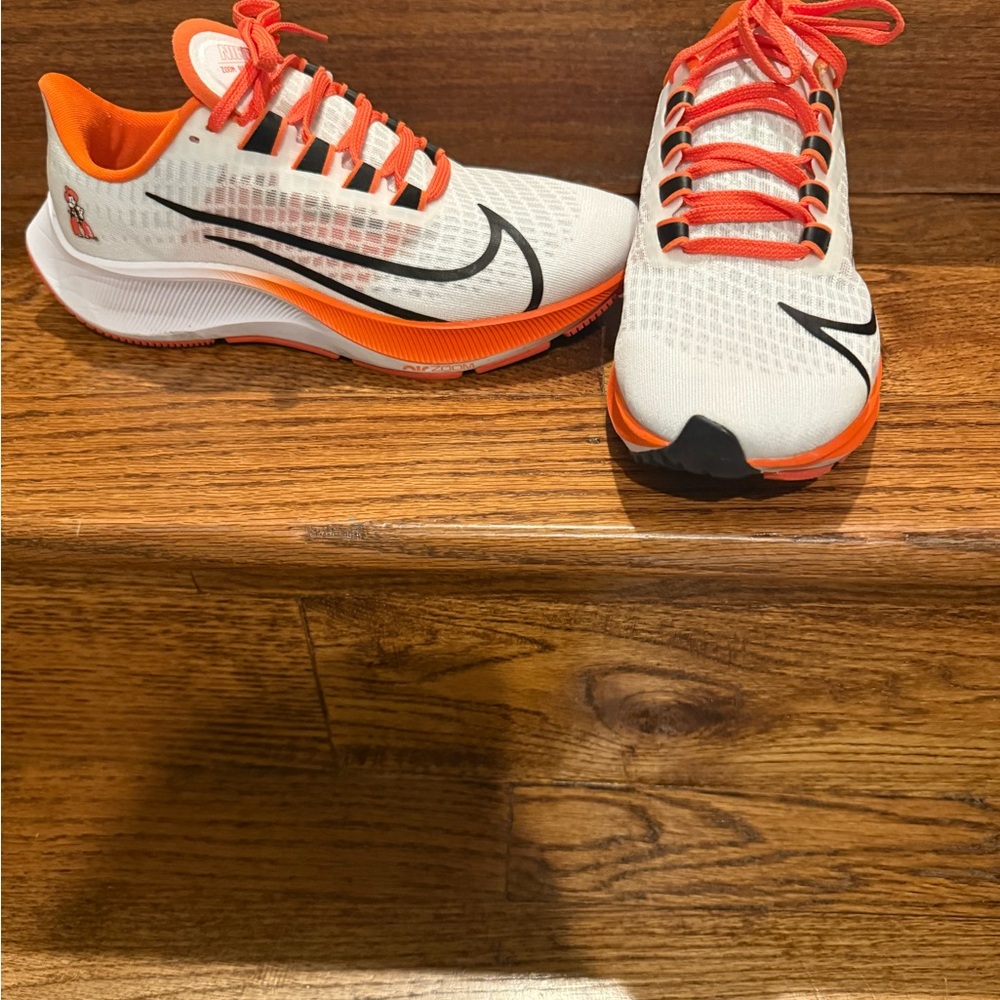 Nike Zoom Pegasus 37 White and orange - Oklahoma State University (OSU)